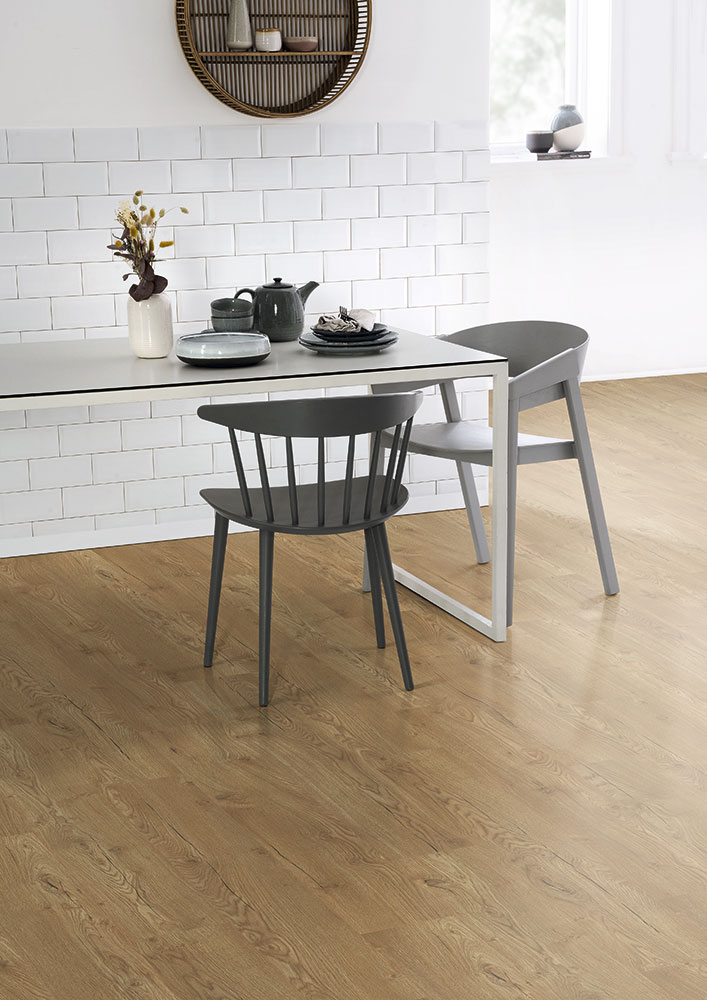 estarima-laminado-esaqua-classic-24-ac4-roble-jerico-cocina